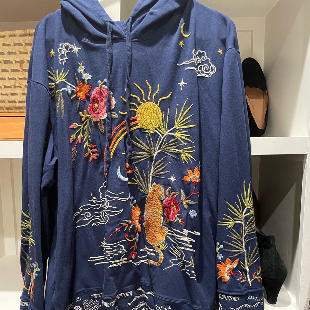Johnny Was long sleeved navy hooded shirt with beautiful embroidery size xl.